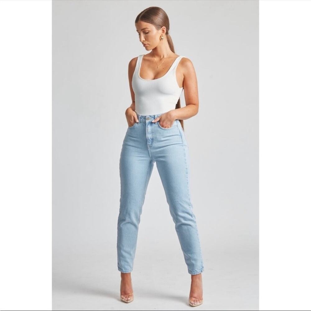 BOA BECAUSE OF ALICE Classic Mom Jeans Light Wash High Waist Relaxed Denim